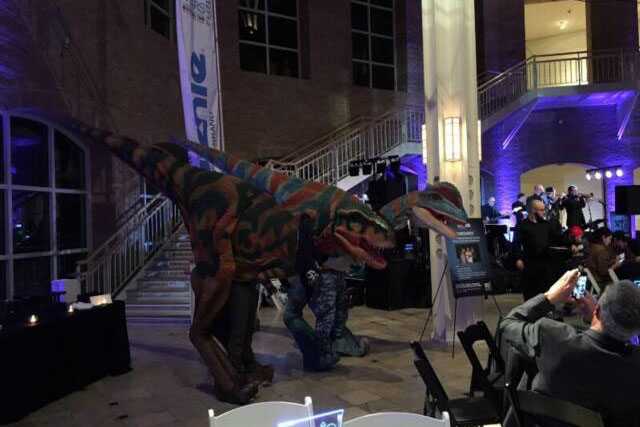 恐龍皮套,恐龍表演服