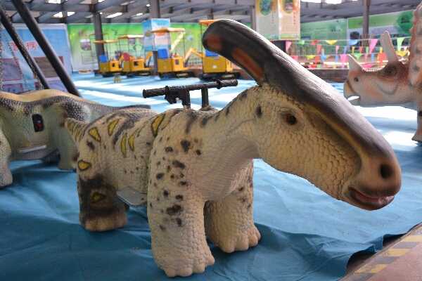 恐龍電瓶滑滑車