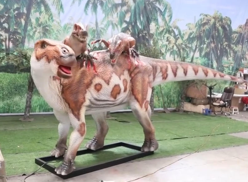 史前獵場：仿真恐龍雕塑中的狩獵場景