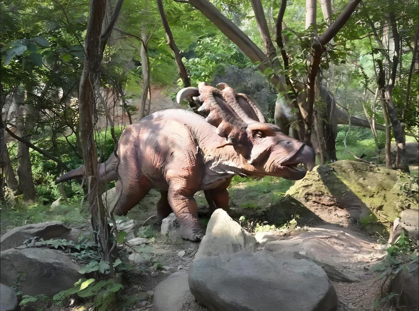 流量景區中的仿真三角龍景觀制作